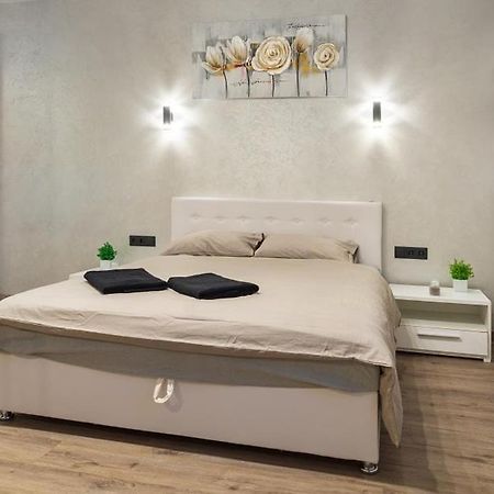 Жк Светлопарк Apartman Kijev Kültér fotó